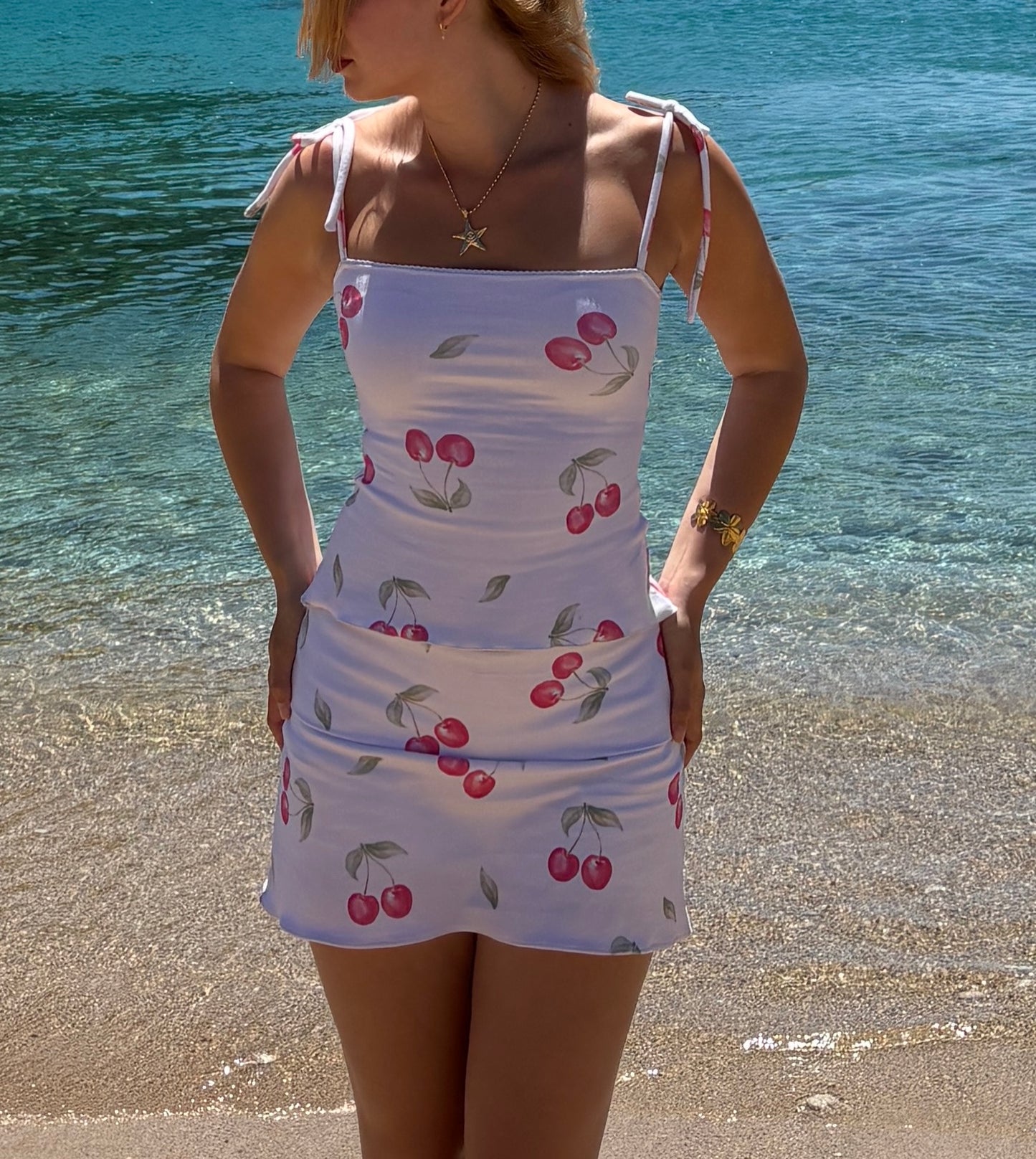 The Cherry top - Scoop back