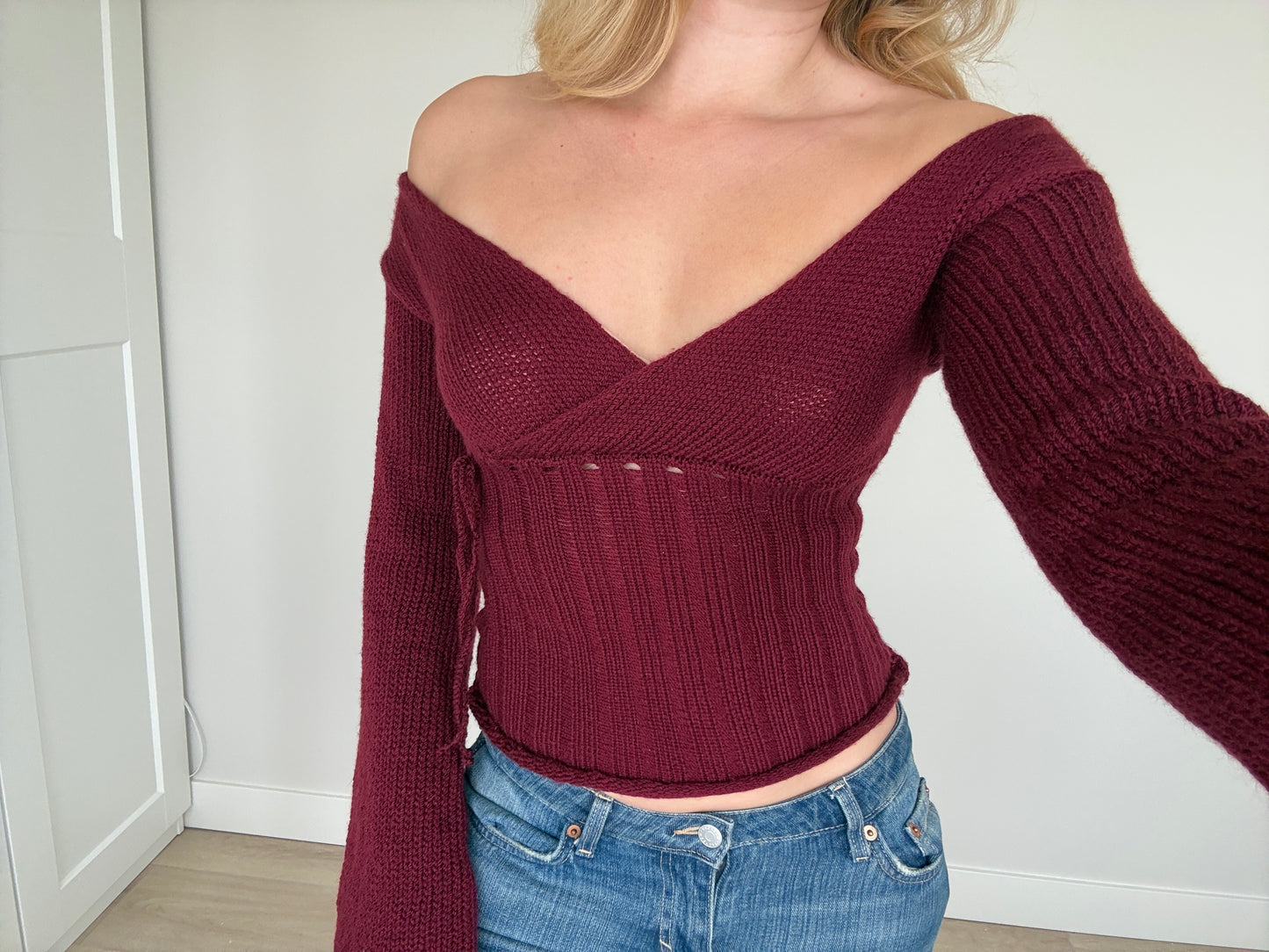 The Olivia sweater - cherry red